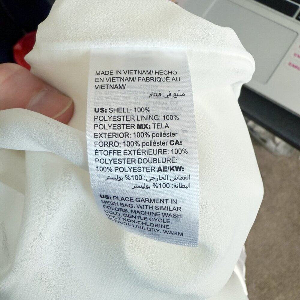 NWT WHBM Cream Long Sleeve Blouse Size Large V-Neck Button Detail 100% Polyester - Picture 8 of 10